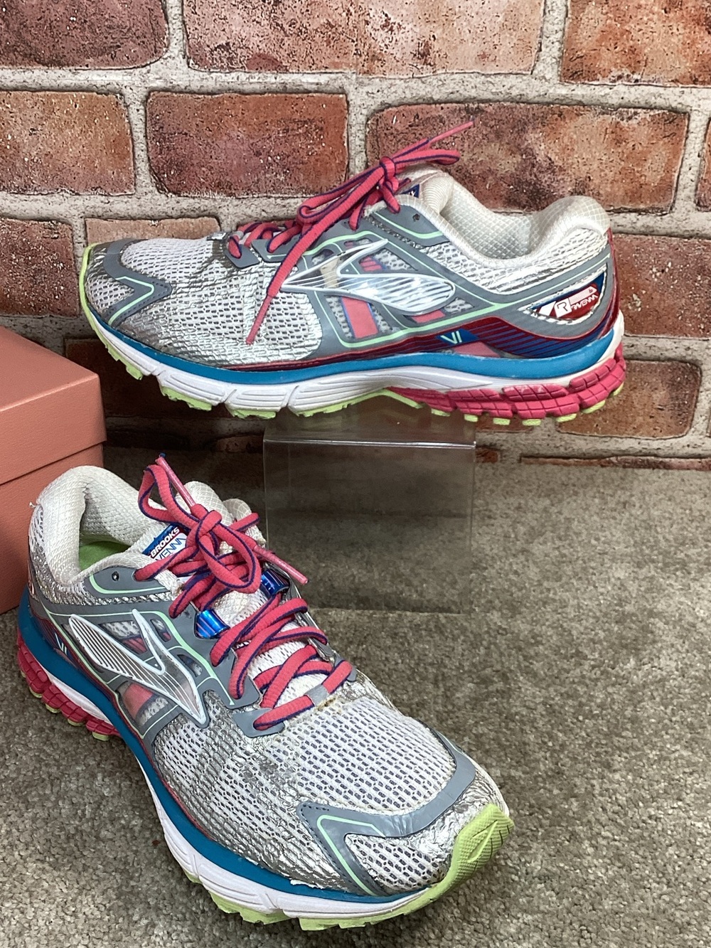 Brooks Ravenna 6 women’s running shoes size 8.5